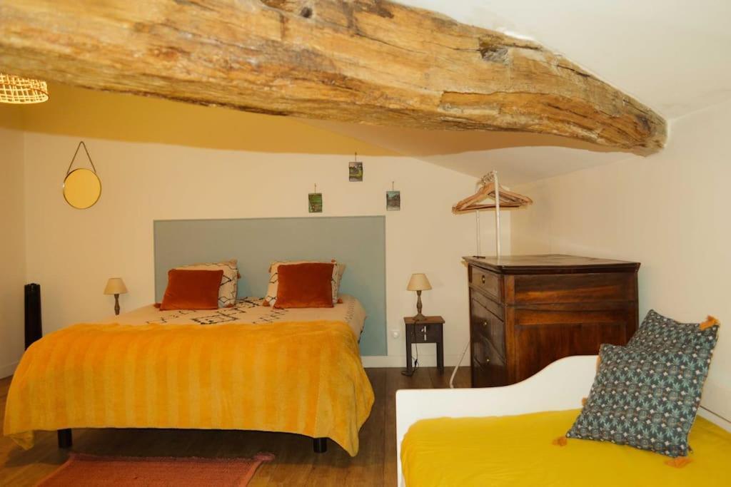 Appartamento Gite A La Ferme Chaleureux Civrac-de-Blaye Esterno foto